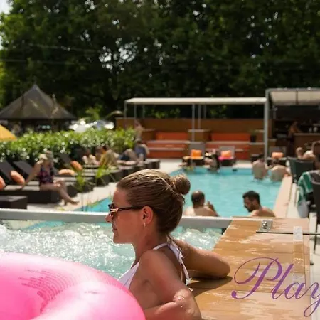 Player's Pool&rooms Guest house Vonyarcvashegy